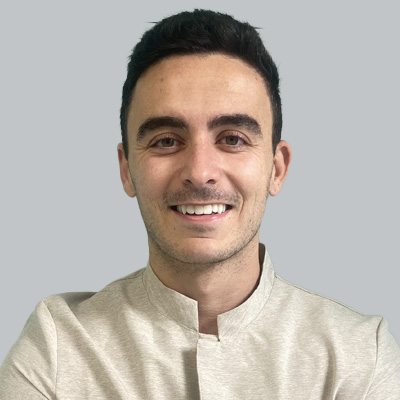 Dr. Alejandro García-Bermejo, periodoncista en Clínica Dental Peña