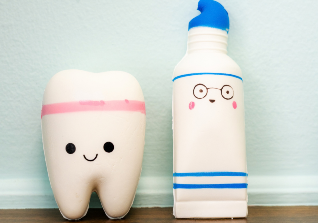 Pasta de dientes infantil con flúor o hidroxiapatita: consejo del odontopediatra en Gijón